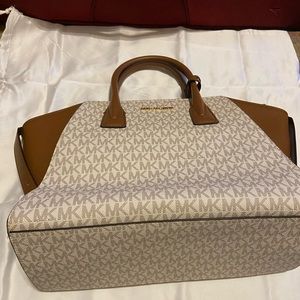 Michael Kors Avril Vanilla Purse